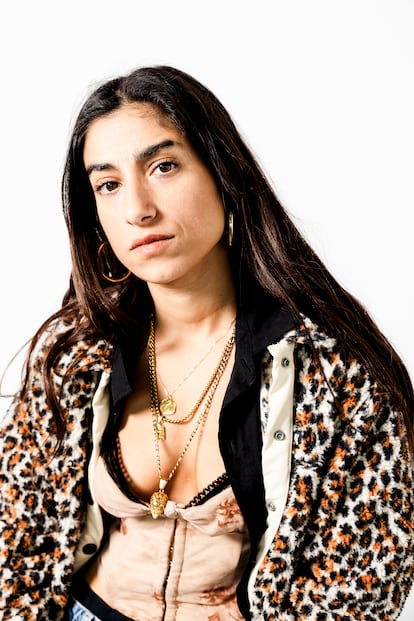Carolina Yuste estrena 'La canción', publica novela y sigue de gira con 'Caperucita en Manhattan' en el año del centenario de Carmen Martín Gaite.