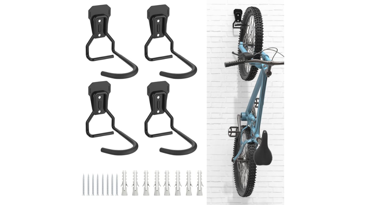 Ganchos para colgar la bici en la pared.