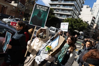 Protesta frente a la sede Científica y Tecnológica en Buenos Aires, el 28 de mayo de 2025.