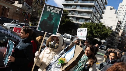 Protesta frente a la sede Científica y Tecnológica en Buenos Aires, el 28 de mayo de 2025.
