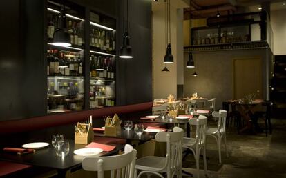 Interior del restaurante Dos Prebots, en Barcelona.