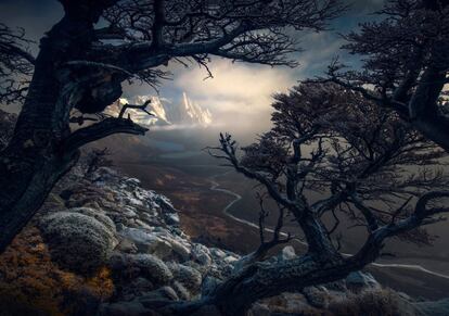 Fotografia da série ganhadora do primeiro prêmio no International Landscape Photographer of the year. Cerro Torre, Patagônia, Argentina.