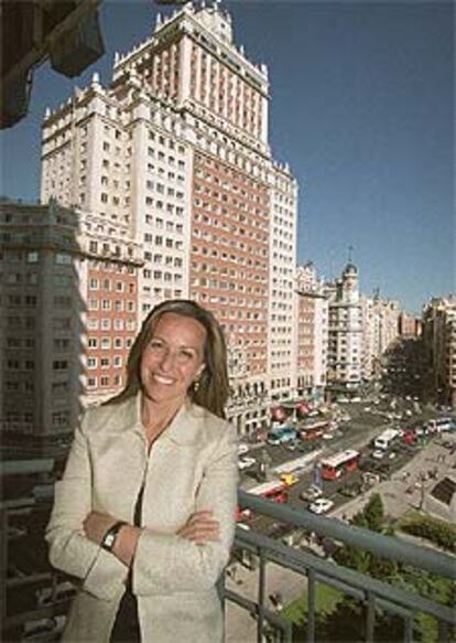 Trinidad Jiménez, en un edificio de la plaza de España, en Madrid.