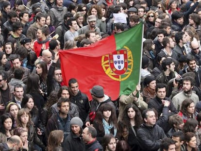 Miles de jóvenes se manifiestan en Lisboa el 12 de marzo de 2011.