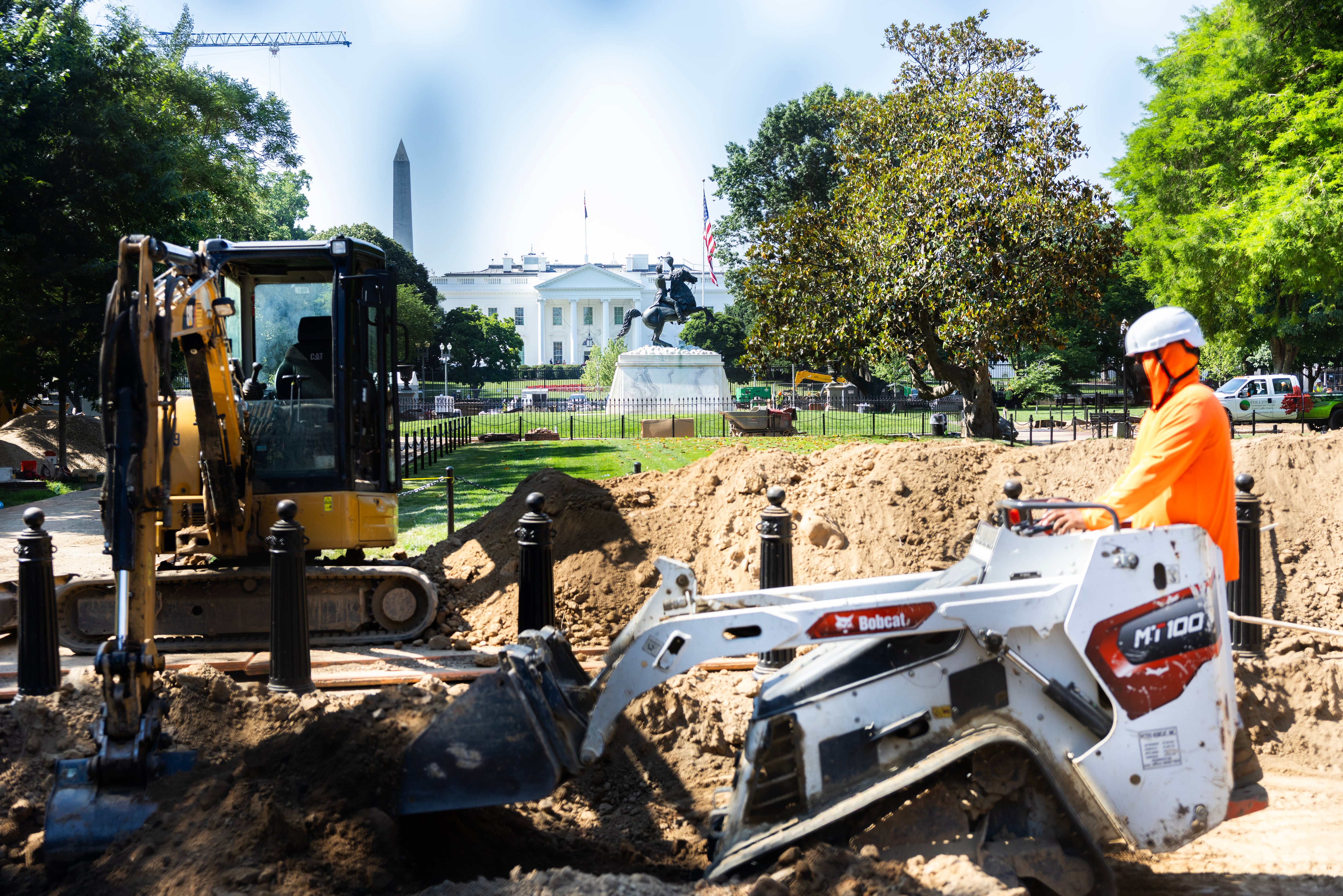 Obras en el parque que hay frente a la cara norte de la Casa Blanca.