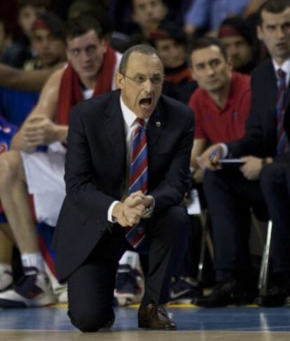 Messina, este año, da instrucciones a sus jugadores del CSKA ante el Regal Barcelona.