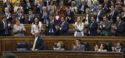 El PP aplaude a Montoro tras la aprobación del Presupuesto