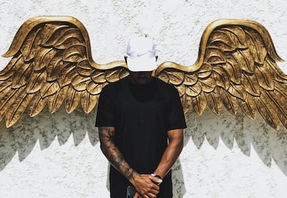 "Busca tus alas. Cree en ti mismo". Este es el comentario de la imagen que comparte Hamilton.
