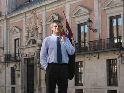 David Lucas posa ayer junto al Ayuntamiento de Madrid, en la plaza de la Villa.