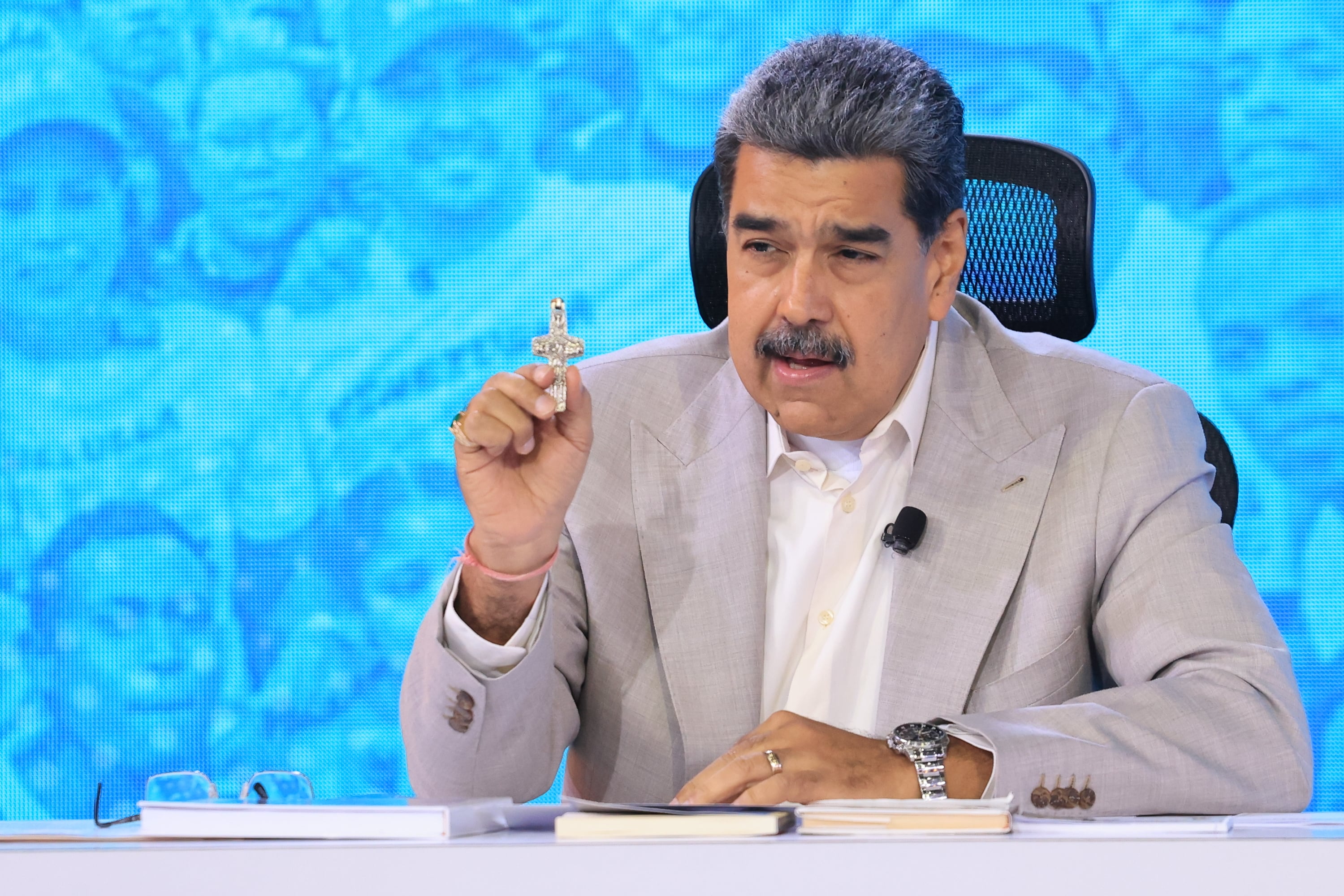 Maduro moviliza a cuatro millones de milicianos como respuesta a los destructores enviados por Estados Unidos ante sus costas