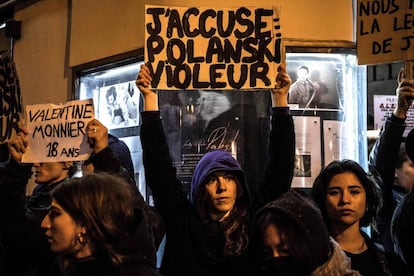 Manifestação em Paris contra Roman Polanski, depois do anúncio das 12 indicações do seu filme aos prêmios César, em novembro de 2019.