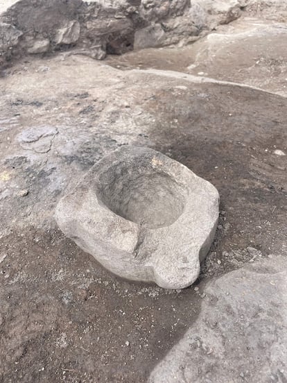 Mortero de más de 600 años en mármol blanco de Macael. Foto proporcionada por el yacimiento de Macael Viejo.