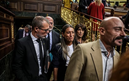 La portavoz de Junts, Míriam Nogueras (en el centro), a su llegada este viernes al Congreso.