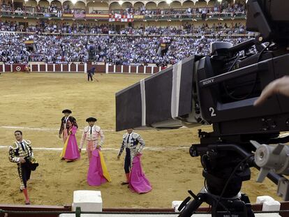 Una cámara, en la corrida de Manzanares, El Juli y Talavante en la plaza de toros de Valladolid en septiembre de 2012.