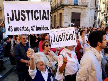 Una de las concentraciones convovadas por la AVM3J en la plaza de la Mare de Deu de Valencia. 