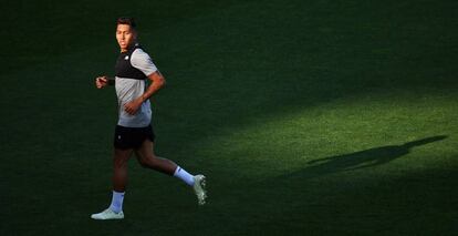 Firmino se entrena en el estadio de Kiev.