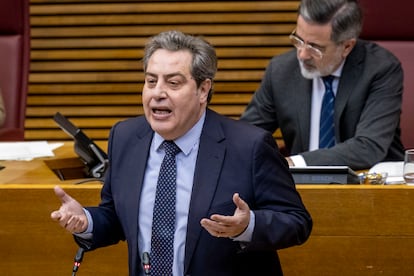 El portavoz parlamentario de Vox, José María Llanos, en una intervención en Les Corts Valencianes. 