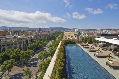 Piscina en la última planta del Mandarin Oriental de Barcelona