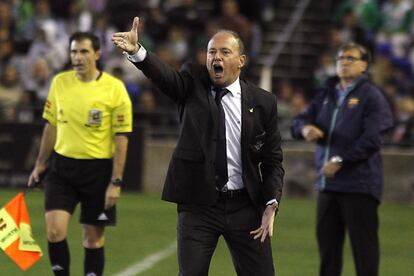 Pepe Mel durante el partido 