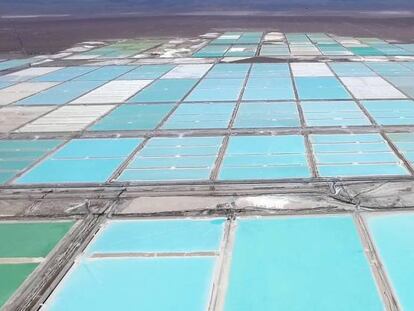 Salar de Atacama (pozos de potasio y litio) de la empresa chilena SQM. 
