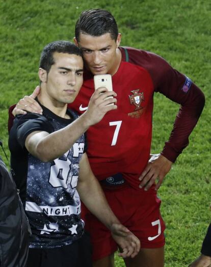 El delantero portugués vivió en un carrusel el partido de su selección contra Austria