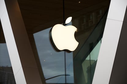 An Apple logo adorns the facade of the downtown Brooklyn Apple store on March 14, 2020