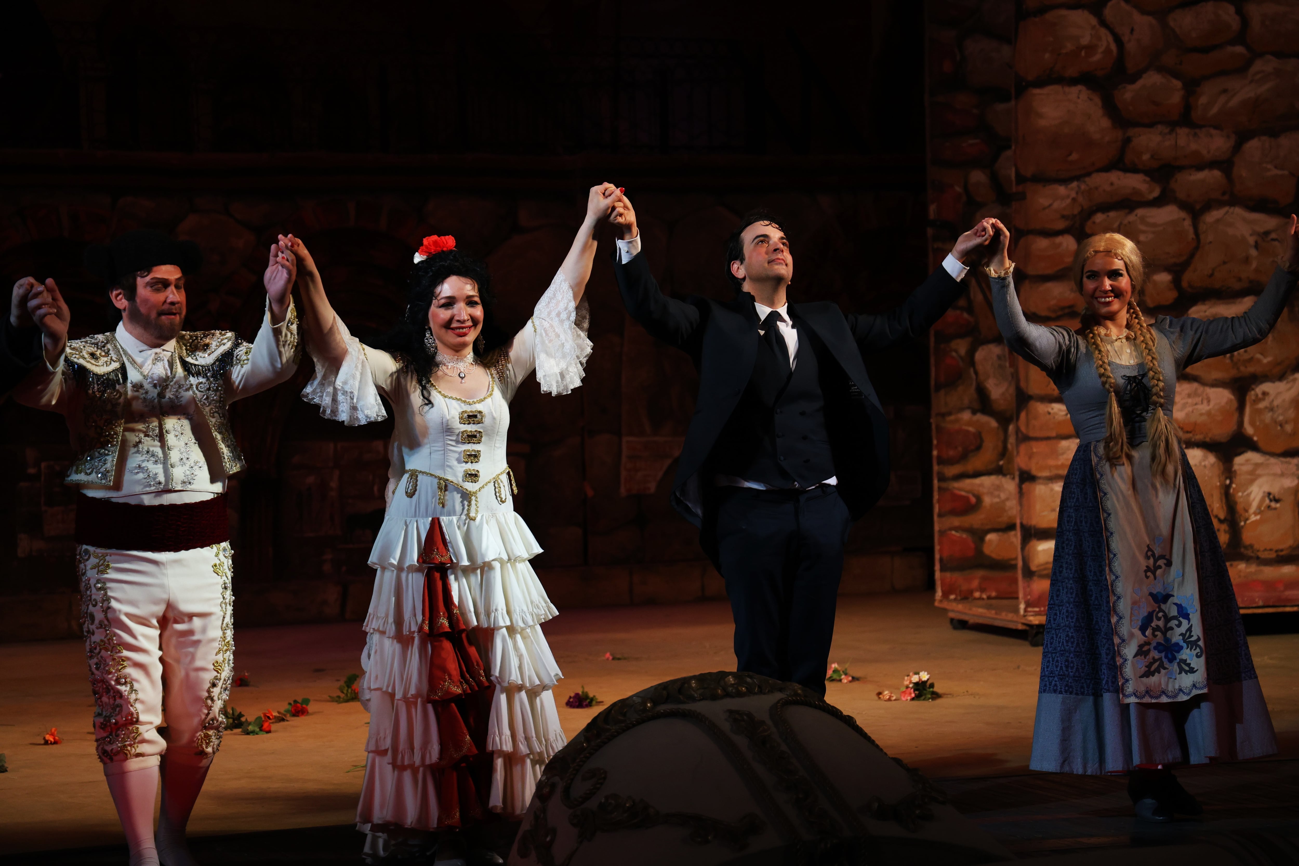 'Carmen' en la Ópera Nacional de Kiev (Ucrania) la ópera Carmen, de Bizet, con más de un centenar de músicos y cantantes todos ucranios.