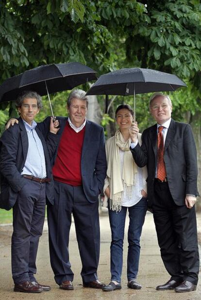 De izquierda a derecha, Joaquim Palau (RBA), Jorge Herralde (Anagrama), Pilar Reyes (Alfaguara) y Jaume Vallcorba (Acantilado), el sábado en el Retiro.