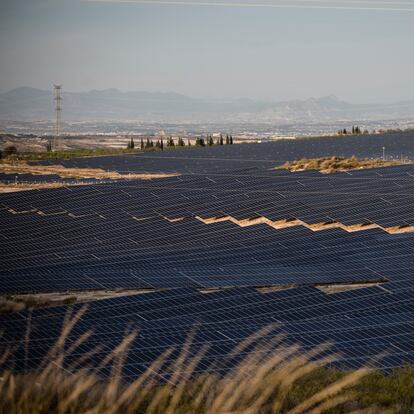 DVD 1151 10-03-23 Alfonso Durán, Mula, Murcia. Vista Aérea de la planta fotovoltaica propiedad de la empresa Cobra, situada en la localidad Murciana de Mula.Foto de Alfonso Durán