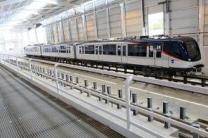 Autoridades del Gobierno panameño presentan los primeros trenes que formarán parte del Metro de Ciudad de Panamá. EFE/Archivo
