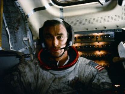 El astronauta, una de las tres personas en visitar dos veces la Luna, falleció este lunes