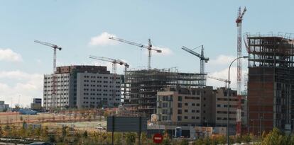 Viviendas en construcción en Valdebebas, Madrid.