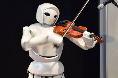 Un robot, creado por Toyota, toca el viol&iacute;n como un humano.
 