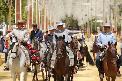 Jinetes en la feria del Caballo.