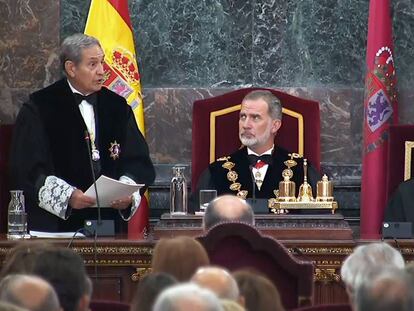 El presidente del Supremo, Francisco Marín Castán, durante el discurso de apertura del año judicial, junto al Rey y la ministra de justicia, Pilar Llop, el jueves.