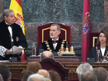 El presidente del TS, Francisco Marín Castán, durante el discurso de  apertura del año judicial, junto al Rey Felipe VI y la ministra de justicia, Pilar Llop, el 7 de septiembre de 2023.