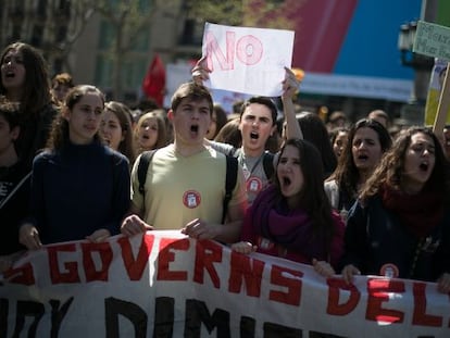 Estudiantes manifest&aacute;ndose en el centro de Barcelona.