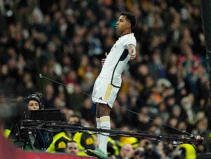 Rodrygo celebra su gol al Granada el sábado en el Bernabéu.