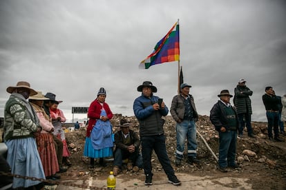 Manifestantes bloquean una carretera en Puno, el 29 de enero de 2023.