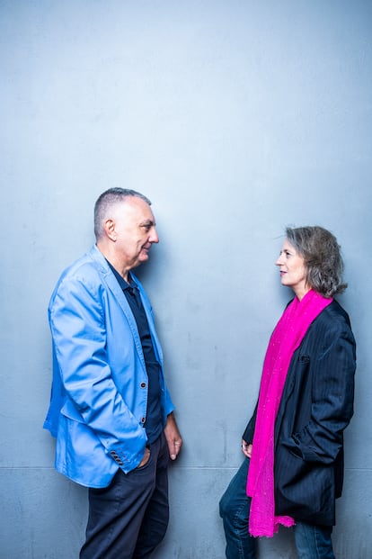 Los escritores Marta Sanz y Manuel Vilas en la librería Rafael Alberti, en Madrid. 