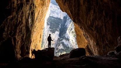 Cueva de Colomera en el ‘congost’ o desfiladero de Mont-rebei, en el curso del río Noguera Ribagorzana en el Pirineo de Lleida.