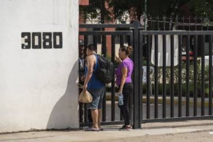 La puerta de entrada a la unidad habitacional de las familias del Ejército.