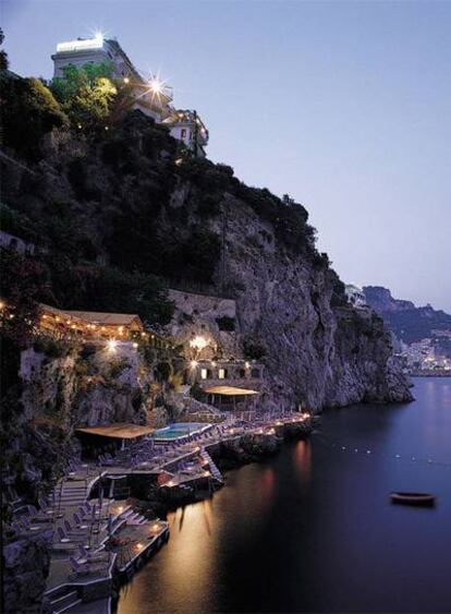 Un casón modernista junto al acantilado alberga el hotel Santa Caterina, refugio del italiano Alberto Moravia en la costa amalfitana.