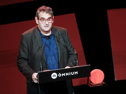 Jordi Puntí, quanyador del 64è Premi Sant Jordi de novel·la, a la Festa Òmnium de les Lletres Catalanes - Nit de Santa Llúcia