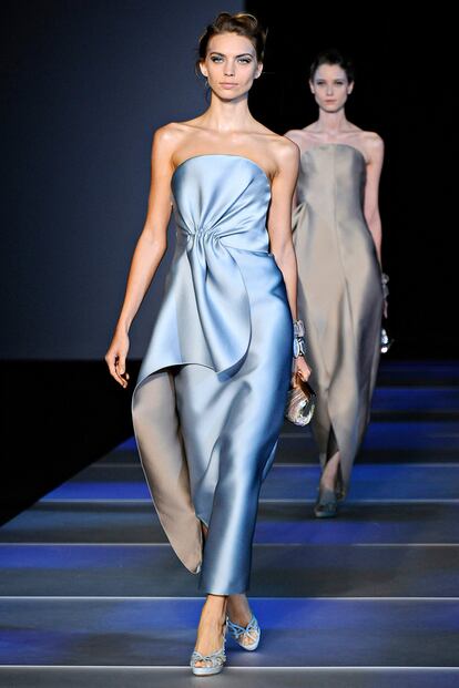 ¿Estaría Armani pensando en Katie Holmes cuando diseñó este vestido de su colección Primavera 2012?