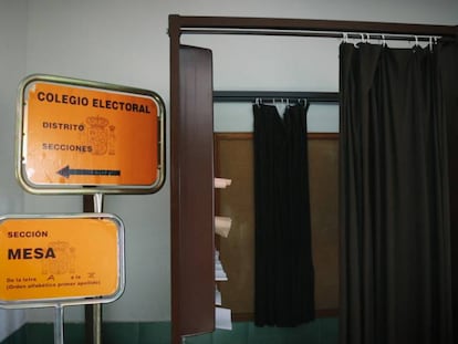 Imagen de archivo de una cabina electoral.