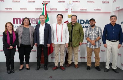 Reunión de la Comisión de Elecciones, la Comisión de Encuestas y el presidente del Consejo del Partido de Morena con los representantes de los aspirantes a la Coordinación Nacional de Defensa de la Cuarta Transformación. 