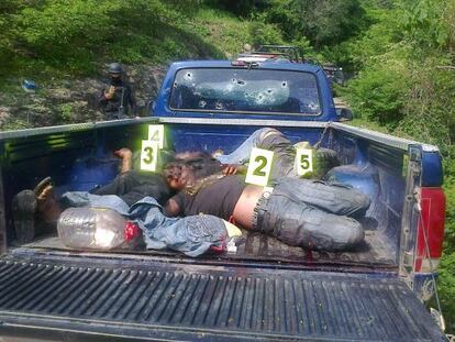 Oito cadáveres foram deixados em uma caminhonete em Guerrero.