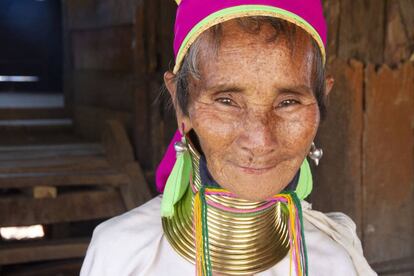 Mu Mi, una mujer Kayan, etnia que se vio perseguida por el conflicto de Myanmar, de más de 50 años de duración en su estado, y cuyas mujeres tuvieron que refugiarse en Tailandia.
