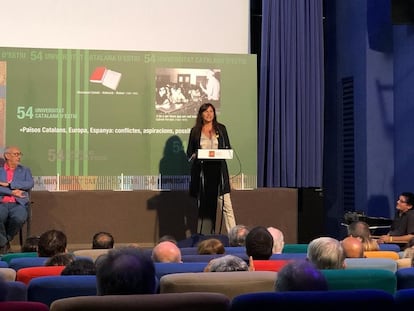 La presidenta de Junts, Laura Borràs, durante su conferencia en Prada de Conflent (Francia).
